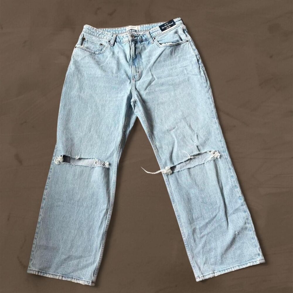 Abercrombie & Fitch 90s relaxed jean high rise distressed light wash size 33
